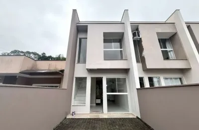 Imóvel com 76m², 02 dormitórios, sala de estar, cozinha, sala de jantar, lavabo, área de serviço, 01 vaga de garagem e quintal na frente e fundos. casa toda murada e com portão eletronico.