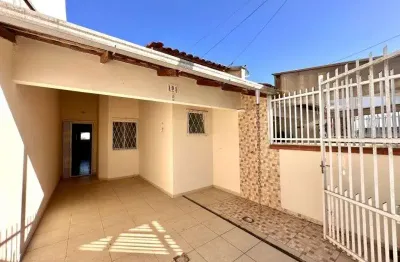 Casa com 2 dormitórios, sendo 1 suíte no bairro itacolomi em balneário piçarras/sc (cód. 20489)