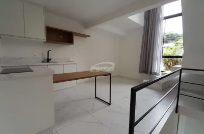 Sobrado semi mobiliado, disponível para locação no bairro garcia em blumenau