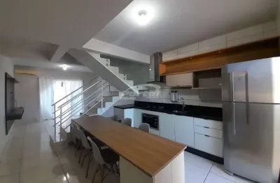Sobrado triplex semi mobiliado com piscina disponível para venda no bairro fidélis – blumenau/sc