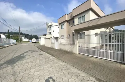 Apartamento mobiliado no bairro itoupavazinha. com 70m², o imovel possui 02 amplos dormitórios, sala de estar com ampla sacada com churrasqueira, cozinha, sala de jantar, banheiro social, area de serv