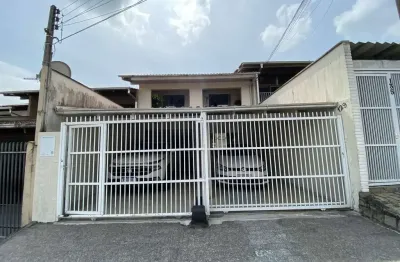 Casa disponível para venda com 3 quartos sendo 1 suíte e 2 vagas no bairro água verde em blumenau!