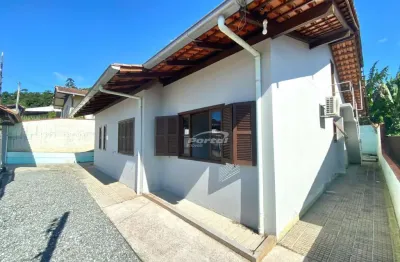Casa disponivel para locação residencial, comercial ou ambas as finalidades! imóvel com 03 dormitórios sendo 01 suíte, sala de estar, cozinha com móveis sob medida, sala de jantar, espaço para escritó