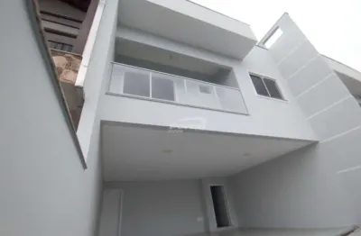 Casa com piscina disponível para locação no bairro escola agrícola – blumenau/sc.