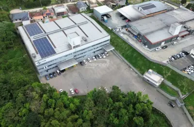 Galpão com doca, 11m de pé direito, localização estratégica para seu negocio no passo manso blumenau/sc