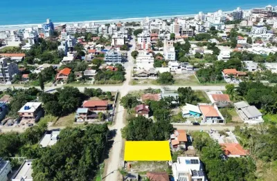Terreno com 300,00m², a exatos 450,00 metros do mar, no bairro mariscal em bombinhas