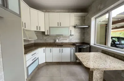 Casa 3 dormitórios( 1 suítes) disponível para locação no bairro velha blumenau