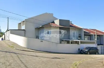 Casa de esquina com muito espaço e conforto no bairro velha central.