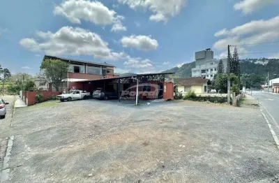 Excelente terreno com ótima localização e visibilidade, ideal para uso residencial ou comercial.