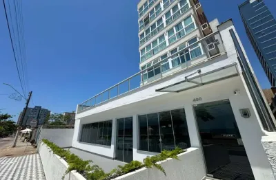 Apartamento frente mar disponível para locação no bairro Centro, em Balneário Piçarras/SC. Cód. 22446