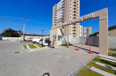 Apartamento com 45m², 02 dormitórios, sala de estar com sacada com churrasqueria, cozinha, sala de jantar, banheiro social, area de serviço e 01 vaga de garagem coberta.