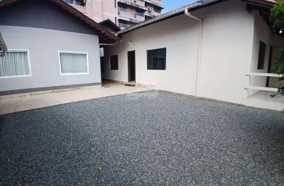 Casa residencial, disponível para locação no bairro itoupava seca, blumenau sc