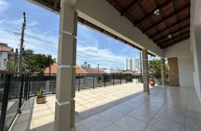 Casa disponível para locação no bairro centro, em barra velha/sc. (cód. 22479)