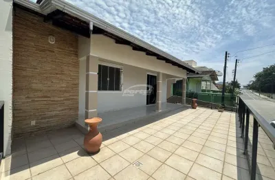 Casa disponível para locação no bairro Centro, em Barra Velha/SC. (Cód. 22479)