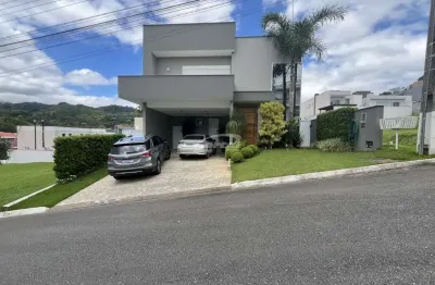 Casa à venda no bairro itoupava central em condomínio fechado!