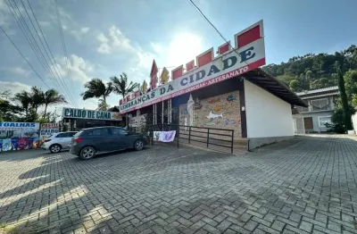 Loja térrea comercial disponível para locação no bairro são cristóvão, em balneário piçarras/sc.