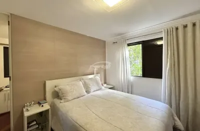 Com 209m² de area util, o imovel dispoe de 03 dormitórios, sendo suites, 01 delas com closet e hidromassagem, sala de estar com ampla sacada com churrasqueira, cozinha, sala de jantar, banheiro social