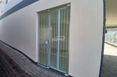 Loja térrea comercial com aproximadamente 50 m², no bairro água verde