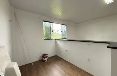 Imovel com 30m², com dormitório e cozinha conjugados, banheiro social, area de serviço e 01 vaga de garagem descoberta. ideal para 01 pessoa ou casal.