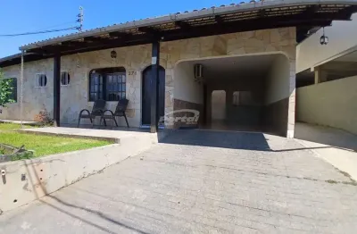 Casa 3 dormitórios disponível para locação no bairro água verde, em blumenau sc