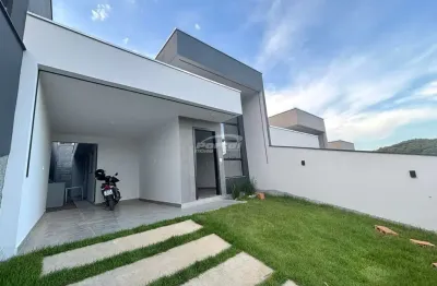 Com aprox 70m², o imovel possui 02 dormitórios, sendo 01 suíte, sala de estar, cozinha e sala de jantar conjugadas, banheiro social, area de serviço na area externa, 01 vaga de garagem e quintal na fr