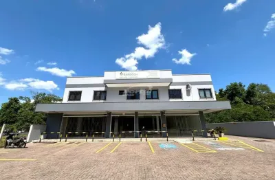 Loja comercial com 220m², com layout versátil que permite adequações conforme a necessidade do seu negócio, 02 banheiros, garantindo conforto para clientes e colaboradores, amplo estacionamento, com v