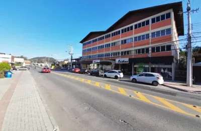 Sala ampla comercial disponível para locação no bairro itoupava norte, em blumenau.