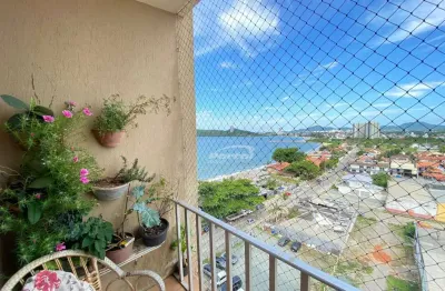 Apartamento com 02 dormitórios + 01 suíte e dependência de empregada, no centro de baln. piçarras, a 20m da praia!