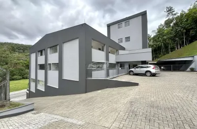 Oportunidade comercial! loja com 50m², 01 banheiro exclusivo da sala, amplo espaço de estacionamento rotativo para funcionarios e clientes.