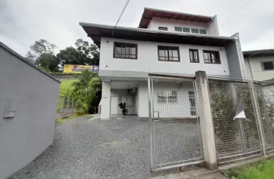 Apartamento disponível para locação no bairro salto do norte, blumenau/sc.