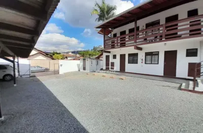 Apartamento disponível para locação no bairro Velha, em Blumenau.