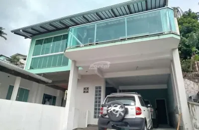 Casa disponível para locação no Bairro Itoupava Norte, em Blumenau.