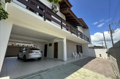 Casa disponível para locação no Centro de Balneário Piçarras/SC. (Cód. 22946)