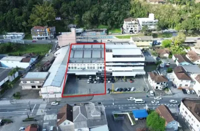 Loja térrea para locação no coração do bairro Victor Konder!