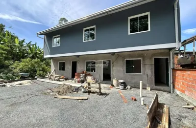 Imovel 70m², contendo 02 amplos dormitórios, sala de estar e jantar, cozinha, banheiro social, lavabo, area de serviço nos fundos e uma vaga de garagem!