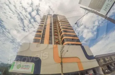 Apartamento com 2 dormitórios, sendo 1 suíte, vista mar, no centro de Balneário Piçarras/SC!