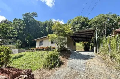 Casa com 63m² de area construida, contendo 02 dormitórios, sala de estar com varanda, sala de jantar e cozinha, banheiro social, area de serviço, vaga de garagem coberta para 01 carro e amplo quintal!