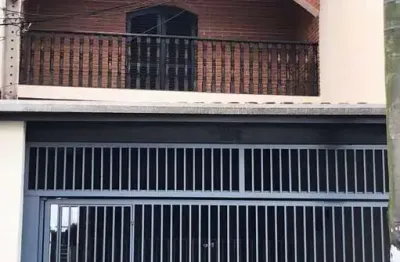 Casa à venda em cotia/sp no jardim leonor, com 240m² de terreno e área construída de 205 m²