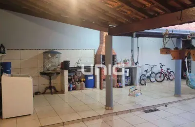 Casa com 3 quartos à venda na Rua Nelson Furlan, 361, Jardim Oriente, Piracicaba