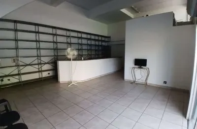 Salão com 50 m² de área construída, localizado em região central, próximo a avenidas de grande fluxo.