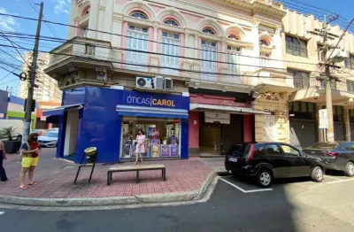 Salão comercial para alugar no bairro Centro, em Piracicaba/SP.