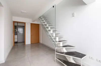 Cobertura duplex com 3 quartos para alugar no Cristo Rei em Curitiba