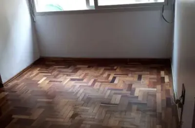 Apartamento JK grande com divisória, no primeiro andar localizado na Rua Gaetano Celia, bairro Jardim Leopoldina