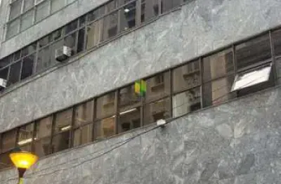 Sala com 195,95 m2 ( andar inteiro ) na rua uruguai bairro centro histórico