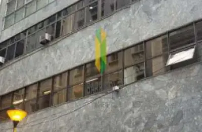 Sala com 195,95 m2 ( andar inteiro ) na rua uruguai bairro centro histórico