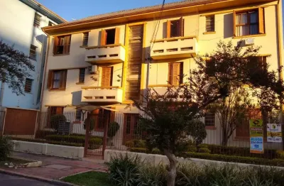 Apartamento  primeiro andar de fundos com 1 dormitório  na rua Américo Vespúcio.