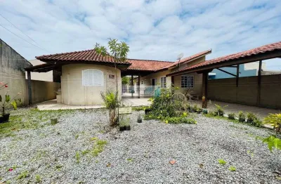 Lazer e qualidade de via em um só lugar!!!  residência com quintal em gaivotas.