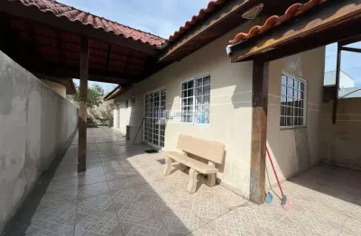 Lazer e qualidade de via em um só lugar!!!  residência com quintal em gaivotas.
