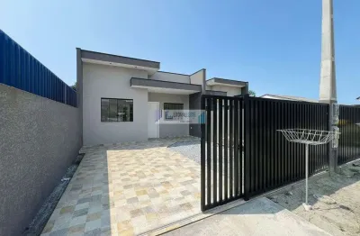 Residência contendo 3 dormitórios sendo uma suíte - com amplo quintal.