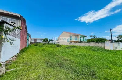 Amplo terreno a venda - medindo 15,00 x 40,00 - a poucos metros do mar!